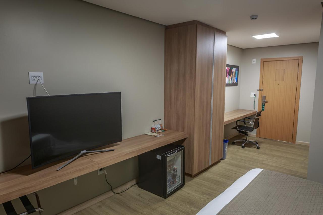 Dubai Suites Монтис Кларос Екстериор снимка