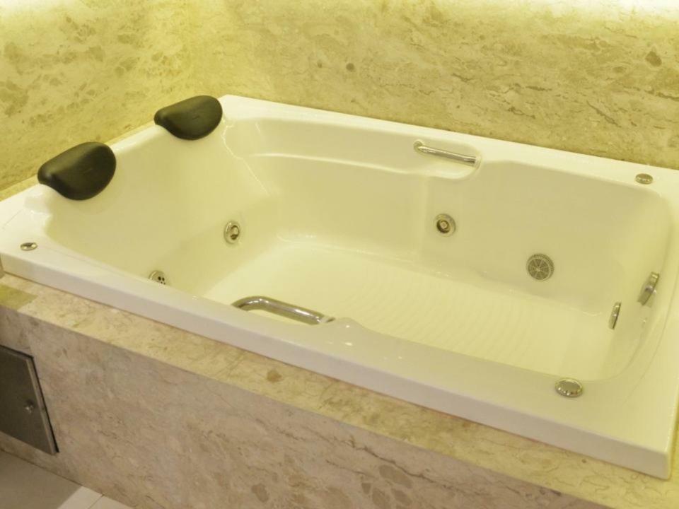 Dubai Suites Монтис Кларос Екстериор снимка